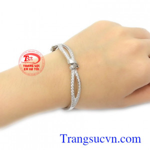 Vòng tay vàng nhập khẩu bởi Em và Tôi uy tín, chất lượng, giao hàng toàn quốc.