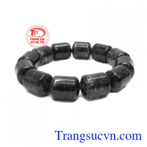 Chuỗi thạch anh tóc đen trụ 15 ly được chế tác lạ mắt, tinh tế.