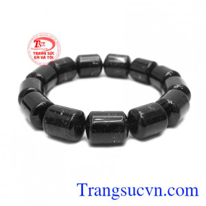 Chuỗi thạch anh tóc đen trụ 13 ly là một thiết kế mới với kiểu dáng hình trụ khá lạ mắt.