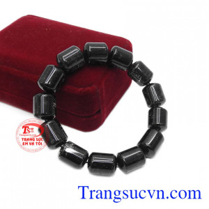 Thạch anh tóc đen mang đến cho người dùng sự bình an, may mắn, thịnh vượng.