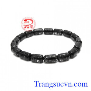 Chuỗi thạch anh tóc đen trụ 7 ly được chế tác tinh tế mang đến cho người dàng một sản phẩm đẹp mắt. 