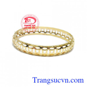Vòng tay vàng tây kim tiền đẹp là sản phẩm vàng tây đẹp được thiết kế sang trọng, tinh tế, kiểu dáng trẻ trung, đeo ôm tay