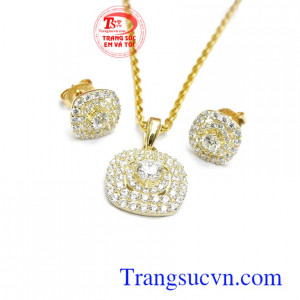 Bộ trang sức nữ tinh tế thời trang và quý phái, phù hợp nhiều phong cách thời trang khác nhau là món quà ý nghĩa dành tặng người bạn yêu thương