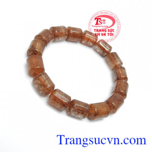 Thạch Anh Tóc phù hợp với mọi lứa tuổi, hợp thời trang và trang phục