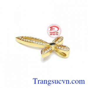 Thiết kế tinh tế, sang trọng mang đến cho người phụ nữ một sản phẩm đẹp mắt.