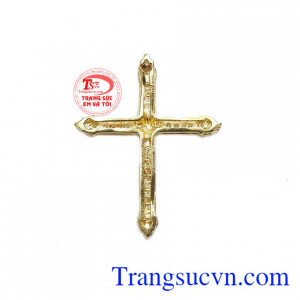 Mặt dây thánh giá sapphire sang trọng mang đến cho người phụ nữ sự tinh tế và đẳng cấp.