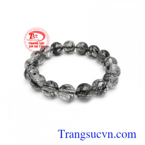 Chuỗi thạch anh tóc may mắn 12 ly có tác dụng rất tốt trong phong thủy, giúp người đeo gặp nhiều may mắn, tài lộc và thành công trong cuộc sống