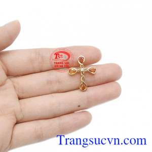 Mặt dây thánh giá không những phù hợp với người cơ đốc mà còn phù hợp với tất cả mọi người yêu thích vẻ đẹp của sản phẩm này.