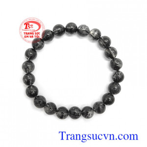 Người thường xuyên mang bên mình đá thạch anh tóc đen sẽ giúp mang đến cho người đeo vận may, tài lộc và sự bình an