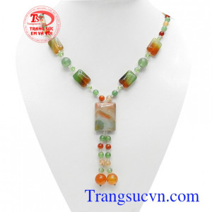 Chuỗi cổ mã não thiên nhiên thịnh vượng với đá mã não trong phong thủy là loại đá hộ mệnh