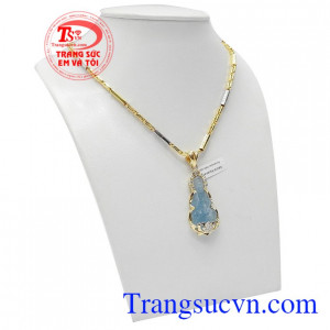 Mặt dây chuyền phật quan âm đá aquamarine thiên nhiên mang lại nhiều may mắn, sức khỏe cho người đeo. Bộ dây chuyền phật quan âm aquamarin