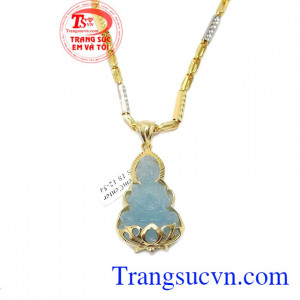 Bộ dây chuyền aquamarine với thiết kế đá aquamarine thiên nhiên bọc vàng bao quanh với các đường viền tinh tế, sang trọng. Bộ dây chuyền aquamarine