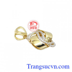 Sản phẩm sẽ giúp cho chiếc dây chuyền vàng của bạn trở nên hoàn thiện hơn.