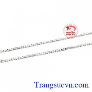 Với kiểu dáng các mắt xích hình chữ nhật nối với nhau tạo cho người nhìn cảm giác mạnh mẽ và cá tính.