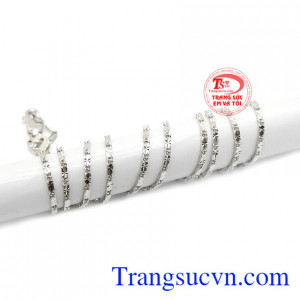 Dây chuyền nữ tinh tế thích hợp làm quà tặng cho người thân và bạn bè.
