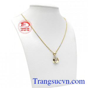 Bộ trang sức quý phái Hàn Quốc được chế tác tinh tế mang phong cách hiện đại. 