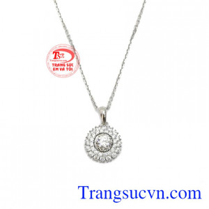 Bộ trang sức vàng trắng lấp lánh 10k được thiết kế rất tinh tế và sang trọng. 