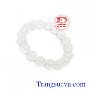 Chuỗi tay mặt trăng bình an 12 ly trong phong thủy đá mặt trăng có tác dụng tăng lòng can đảm, thuận lợi trong tình duyên và may mắn trong cuộc sống