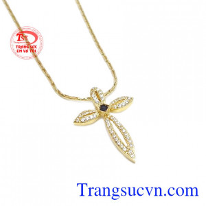 Trang sức thánh giá là một trong những kiểu cổ điển luôn được yêu thích trong nhiều năm qua.