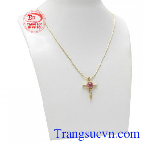 Bộ trang sức thánh giá sapphire hồng là một thiết kế mới độc đáo và sáng tạo.