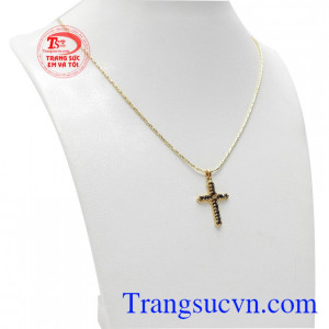 Bộ trang sức thánh giá sapphire tinh tế được chế tác từ rất nhiều viên sapphire thiên nhiên màu lam sang trọng.