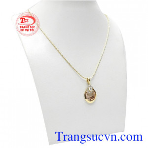 Bộ trang sức quý phái Italy 18k là sự kết hợp từ vàng màu và vàng hồng.