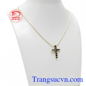 Bộ trang sức thánh giá sapphire đẹp được chế tác sang trọng và tinh tế.