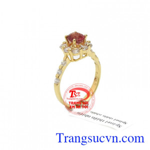 Nhẫn nữ spinel tự nhiên là sản phẩm nhẫn nữ được thiết kế 3D tinh tế, kiểu dáng thời trang, thanh lịch
