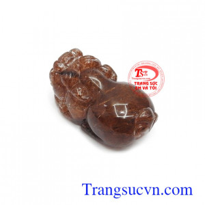 Mặt tỳ hưu thạch anh tóc may mắn là linh vật có tác dụng giải trừ tà khí, mang lại điều tốt lành như tài lộc, may mắn trong công việc và cuộc sống