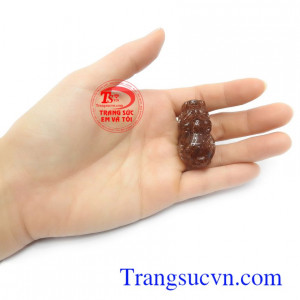 tỳ hưu là linh vật được ưa chuộng bậc nhất trong phong thủy bởi khả năng chiêu tài lộc, bình an và may mắn cho người đeo