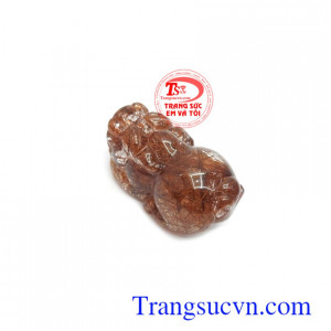 Tỳ hưu thạch anh tóc an nhiên là linh vật phong thủy được ưa chuộng bậc nhất trong phong thủy bởi tác dụng trừ tà, chiêu tài lộc, may mắn, mang lại bình an và hạnh phúc cho người đeo