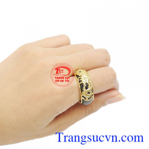 Ngọc phỉ thúy là một trong những loại đá quý sang trọng và mang đến sự tài lộc, thịnh vượng cho người sử dụng.