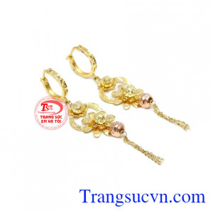 Hoa tai quý phái vàng 10k là một thiết kế mới đầy nữ tính cho các bạn gái tự tin và thể hiện.