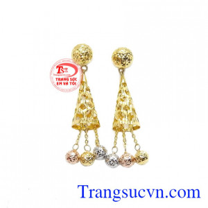 Hoa tai cá tính vàng 10k được thiết kế rất độc đáo. Sản phẩm mang đến cho người dùng một sản phẩm tinh tế mới lạ. Hoa tai đẹp, phù hợp dành tặng cho người thân và bạn bè. Hoa tai cá tính vàng 10k.