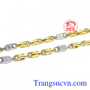 Sản phẩm kết hợp từ vàng màu và vàng trắng.