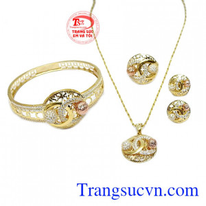 Bộ trang sức thích hợp làm quà tặng cho người phụ nữ của bạn. 