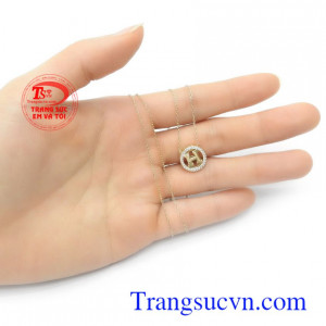 Dây chuyền Korea chữ H phong cách là dòng sản phẩm rất được phái đẹp ưa chuộng, là món quà tuyệt vời dành tặng người yêu thương những dịp ý nghĩa