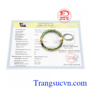 Ngọc cẩm thạch mang ý nghĩa của sự bình an, may mắn và tài lộc.