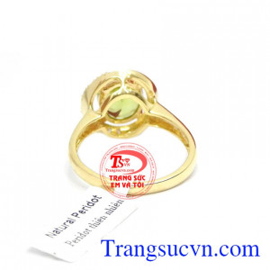 Nhẫn nữ peridot dịu dàng là sản phẩm nhẫn nữ vàng được thiết kế thời trang, tinh tế