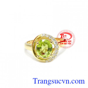 Đá peridot là biểu thượng của tình yêu, hạnh phúc