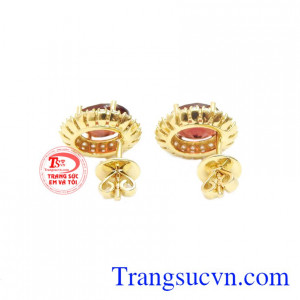 Đôi hoa tai thích hợp làm quà tặng dành cho người phụ nữ mà bạn yêu thương.