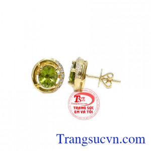 Đá peridot thiên nhiên mang lại nhiều may mắn cho người đeo, trong phong thủy đá peridot hợp mệnh hỏa và mệnh mộc