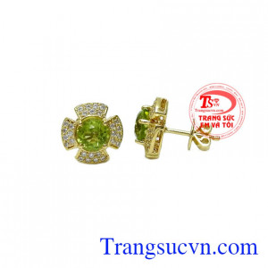 Đá peridot thiên nhiên mang lại may mắn cho người đeo, hợp với người mệnh mộc và mệnh hỏa
