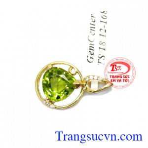 Mặt dây vàng gắn đá tự nhiên, chất lượng vàng đảm đeo bền đẹp sáng bóng, tinh tế và sang trọng dành cho phái đẹp