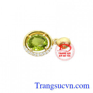 Mặt dây vàng gắn đá tự nhiên, chất lượng vàng đảm đeo bền đẹp sáng bóng, tinh tế và sang trọng dành cho phái đẹp