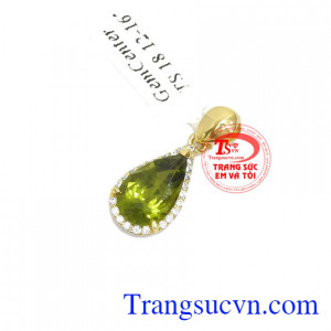 Đá peridot thiên nhiên mang lại nhiều may mắn, sức khỏe cho người đeo