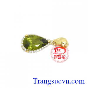 Mặt dây vàng gắn đá tự nhiên, chất lượng vàng đảm đeo bền đẹp sáng bóng, tinh tế và sang trọng dành cho phái đẹp