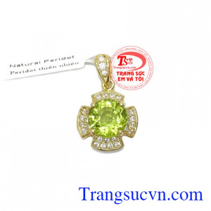 Mặt dây peridot thịnh vượng là sản phẩm được phái đẹp ưa thích