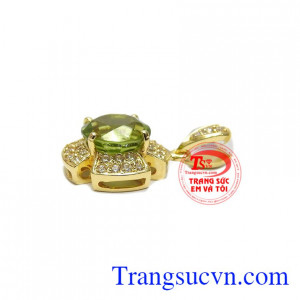 Mặt dây vàng gắn đá tự nhiên, chất lượng vàng đảm đeo bền đẹp sáng bóng, tinh tế và sang trọng dành cho phái đẹp