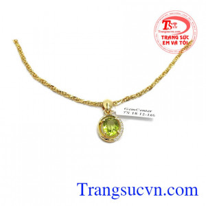Mặt dây peridot dịu dàng là sản phẩm có gắn đá thiên nhiên, có giấy kiểm định đá